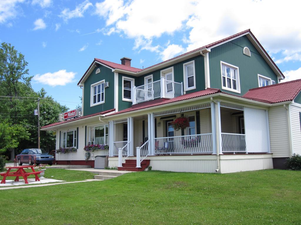 Motel Saint-Hilaire Mont-Saint-Hilaire Dış mekan fotoğraf